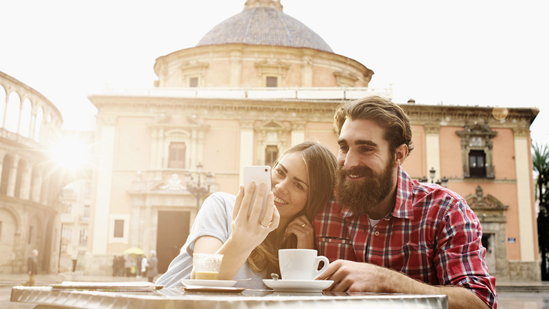 marquee-couple-800x450 marquee-couple-800x450