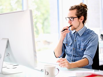 man-computer-pen-mouth-358x269 man-computer-pen-mouth-358x269
